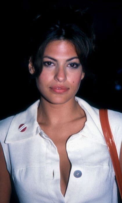 Eva Mendes Hair, Sleek Blowout, Eva Mendez, Iconic Beauty, Bold Red Lips, Eva Mendes, Beauty Looks, Celebrity Moms, Perfect Brows