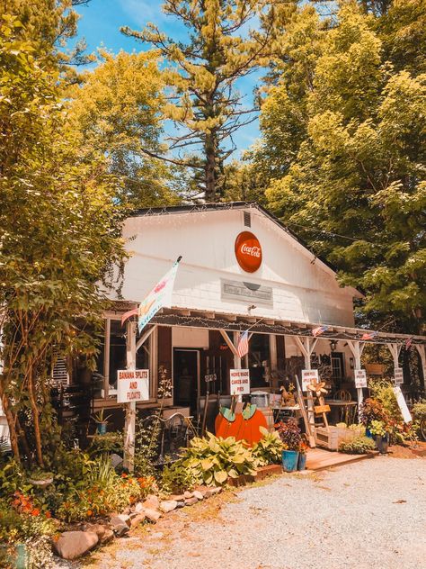 Small Town Montana, Small Town North Carolina, Rural North Carolina, Small Town Market, Small Southern Town, Small Town Country Aesthetic, Small Town Diner, Small Town Home, North Carolina Aesthetic