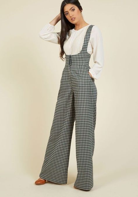 c5cc17e395d3049b03e0f1ccebb02b4ddesc52726835ri How To Style Jumpsuit, Checkered Trousers, Bold Style, Vintage Pants, Jumpsuit Fashion, Mode Vintage, Mode Inspiration, Bold Fashion, Look Fashion