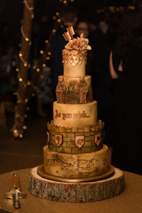 Wedding Cake Medieval, Princess Bride Wedding Cake, Wedding Cake Lord Of The Rings, D&d Wedding Cake, Princess Bride Wedding Ideas, Medieval Cake Ideas, Game Of Thrones Wedding Cake, Medieval Wedding Cake, Princess Bride Themed Wedding