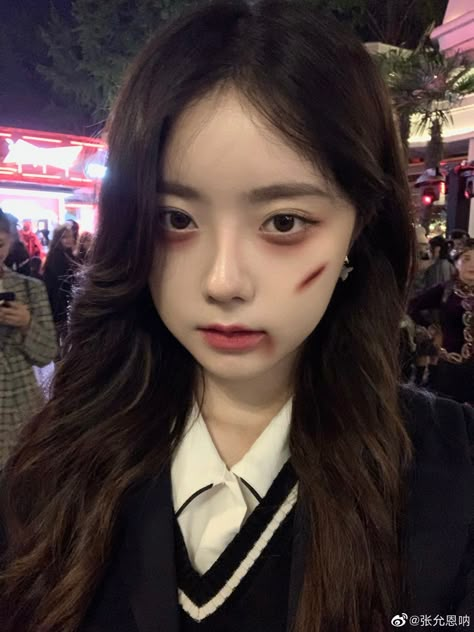 Vampire Makeup Asian, Chinese Halloween Makeup, Douyin Halloween Costume, Beaten Up Makeup, Kids Halloween Makeup, Wound Makeup, Vampire Makeup Looks, Makeup For Kids, Halloween Makeup For Kids