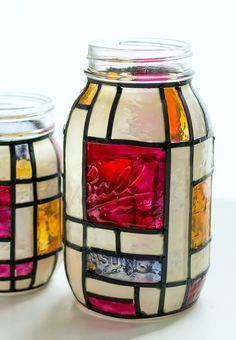 Mason Jar Crafts: Stained Glass Mason jars  Find more DIY here ---> http://fabulesslyfrugal.com/category/frugal-living/diy/ Mason Jar Art, Crafts With Glass Jars, Recycled Jars, Mason Jar Projects, Mason Jar Vases, Jar Art, Glass Bottles Art, Mason Jar Crafts Diy, Painted Jars