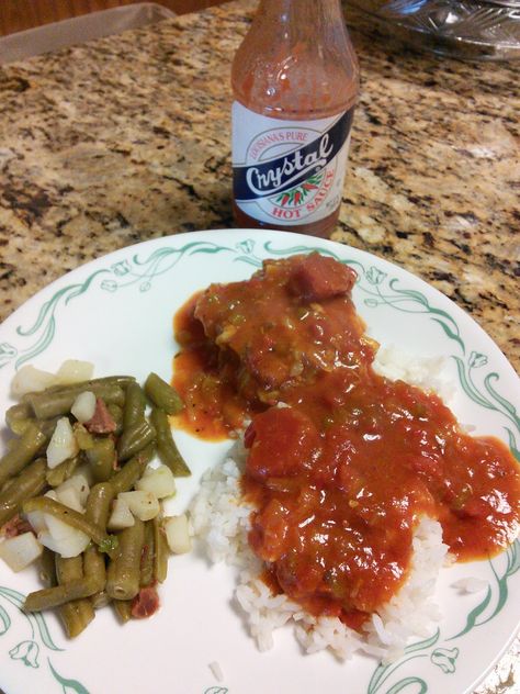 Chicken Sauce Piquant Recipe, Cajun Chicken Sauce, Chicken Sauce Piquant, Piquant Sauce Recipe, Sauce Piquant, Cajun Recipes Louisiana, South Recipes, Red Gravy, Snap Beans