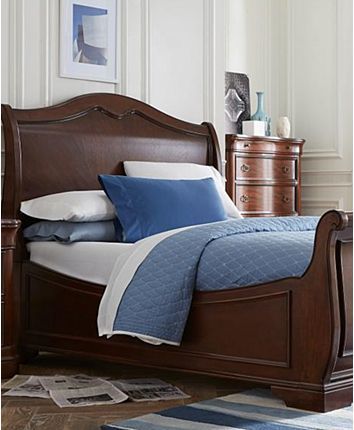 American Classic Kitchen, Brown Wooden Bed, Low Beds, Dark Wood Bedroom Furniture, Affordable Bedroom Furniture, Dark Wood Bedroom, Bed Designs With Storage, King Sleigh Bed, Comfortable Bedroom Decor