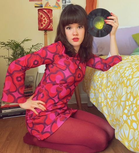 Crimson & clover (over & over) 🌺🥀 . Gorg dress kindly sent my way by the folks at @lhmboutique 💖💖 . #1960s #vintage #retro #groovy #60sfashion #60soutfit #vinyl #retroaestethic #vintagestyle #vintageinspired #1960sfashion #60sstyle #mod #modfashion #twiggy #sharontate #styleinspo Beatnik Style 1960s, Late 70s Fashion, Retro Dress 70s, Mod Style 60's, 60s Outfit, Gamine Outfits, Crimson Clover, Beatnik Style, 60s Fashion Dresses