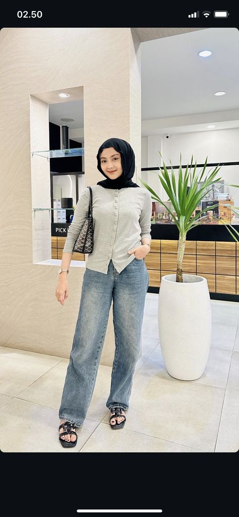 Ootd Rompi, Straight Cut Jeans Outfit, Ootd Casual Hijab, Jeans Outfit Hijab, Ootd Jeans, Ootd Poses, Ootd Hijab Casual, Outfit Matching, Straight Cut Jeans