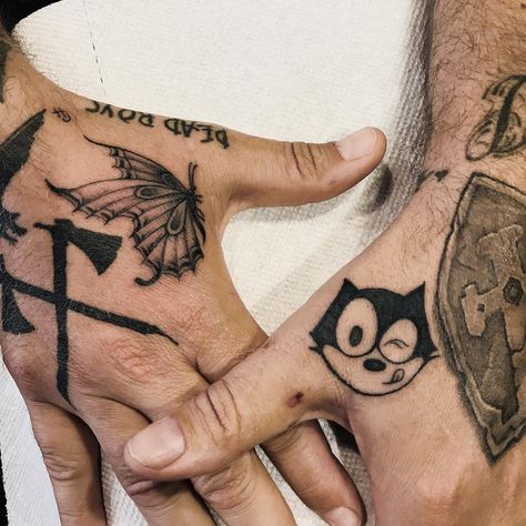 ChristianLove’s Instagram post: “Always fun to tattoo my old friend . And I’m always down to do a Felix and some butterfly’s . #tattoo #butterflytattoo #felixthecattattoo…” Felix The Cat Tattoo Ideas, Felix Tattoo, Felix The Cat Tattoo, Wolf Tattoos Men, Tattoo Desings, Felix The Cats, Wolf Tattoos, Art Ink, Cat Tattoo