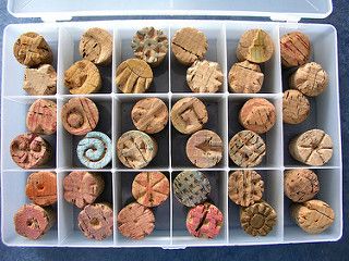 Cork Stamps | Flickr - Photo Sharing! Wine Cork Stamps, Cork Stamps Diy, Homemade Stamps, Carton Diy, Cork Projects, Clay Stamps, Cork Diy, Hand Carved Stamps, Cork Art