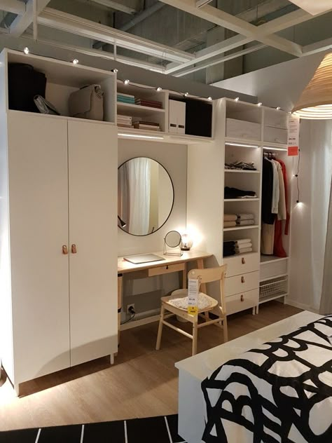 Room With Cabinets Ideas, Studio Wardrobe Ideas, Small Wadroob Design Bedroom, Platsa Ikea Ideas Bedroom, Small Rooms Design, Wardrobe Bedroom Ideas, Zimmer Diy, Modern Home Interior, Interior Model