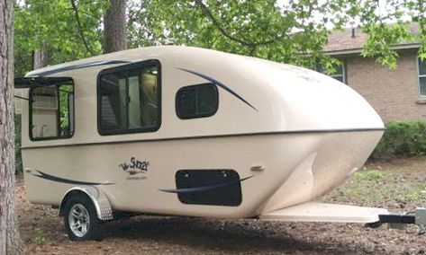 Unique Camping Ideas, Small Rv Trailers, Small Rv Campers, Tiny Camper Trailer, Fiberglass Camper, Pop Up Camper Trailer, Small Camper Trailers, Small Camping Trailer, Lightweight Travel Trailers