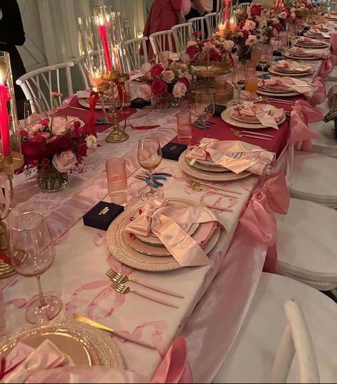 Pink Brunch Decor Ideas, Pink Bday Dinner, Pink Birthday Dinner Decor, Birthday Dinner Pink Theme, Pink Bow Table Setting, Brunch Ideas Decoration Table, Sweet 16 Party Planning, Pink Princess Birthday, Dinner Party Planning