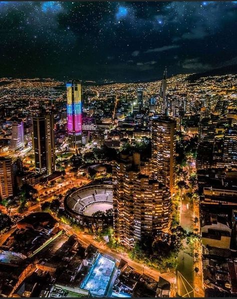 #bogota #colombia #noche #luz Bogota Colombia Aesthetic, Columbia Medellin, Colombia Culture, Colombia Aesthetic, Global City, Colombia Travel, Panama Canal, Travel Locations, Amazing Travel Destinations