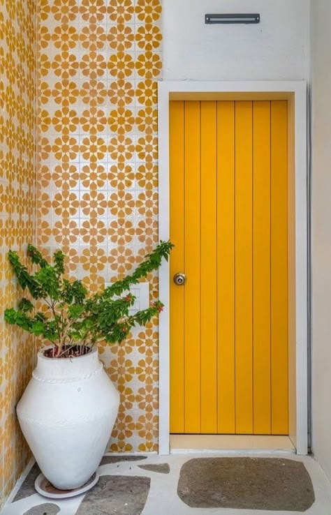 Penthouse Interior, Indian Room Decor, Yellow Door, Yellow Doors, Entrance Door Design, Casa Vintage, Beautiful Interior Design, Indian Home Decor, Entrance Decor