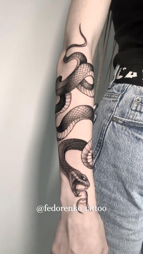 Snake Around Arm Tattoo, Japanese Snake Tattoo, Cobra Tattoo, Around Arm Tattoo, Snake Tattoo Design, Irezumi Tattoos, Tatuaje A Color, Tattoo Style Drawings, Tattoo Cover