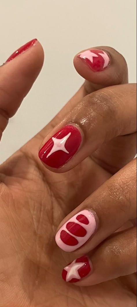 Half Pink Half Red Nails, Short Nail Designs Edgy, Pink Mismatched Nails, Chilli Nails, Chili Nails, Pink And Red Nail Art, Lesbian Nail Art, Pink And Red Nail Designs, Red And Pink Nails