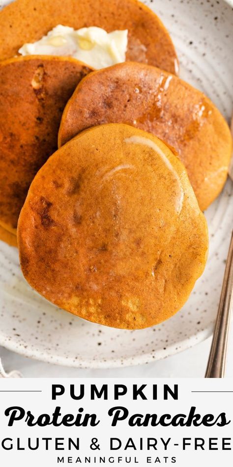 These pumpkin protein pancakes from Meaningful Eats are made with just 5 ingredients and have 25 GRAMS OF PROTEIN per batch! Plus they’re dairy-free, grain-free, and have no refined sugar. This is a favorite quick and easy post-workout breakfast in the fall. This recipe is also perfect for kids to get a little extra protein! Pumpkin Recipes Protein, Pancakes 3 Ingredients, Dairy Free Pumpkin Recipes, Pumpkin Protein Shake, Gluten Free Protein Pancakes, 25 Grams Of Protein, Gluten Free Fall Recipes, Workout Breakfast, Meaningful Eats