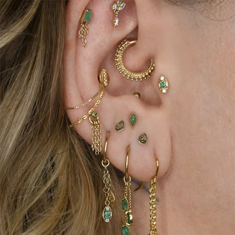 Introducing Solstice. This alluring threadless end features a 2mm Emerald and two Swarovski Crystals, creating a sleek and stunning design. Wear it solo or pair it with her charm companion to complete the look. Also available in a charm in Solstice Charm | Diamonds or in Swarovski Crystal in Solstice. Ears Filled With Piercings, Gold Aesthetic Ear Piercings, Stacking Earrings Ear Piercings, Ear Piercing Themes, Lots Of Earrings, Styled Ears, Earrings Sets For Multiple Piercings, Ear Piercing Sets, Ear Piercings Full Ear