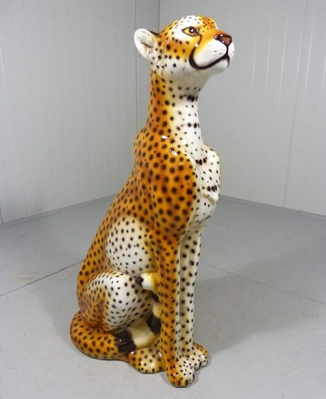 Cheetah Sculpture, Ceramic Sculpture Ideas, Cheetah Statue, Wild Art, Med Tech, Sculpture Ideas, Salon Interior Design, Ceramic Animals, Mid Century Modern Decor