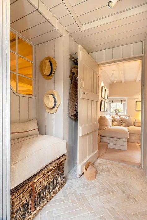 Cotswold Cottage Interior, Small Cottage Interiors, English Cottage Interiors, British Cottage, Cotswold Cottage, Country Cottage Interiors, Cotswolds Cottage, International Interior Design, Cottage Door