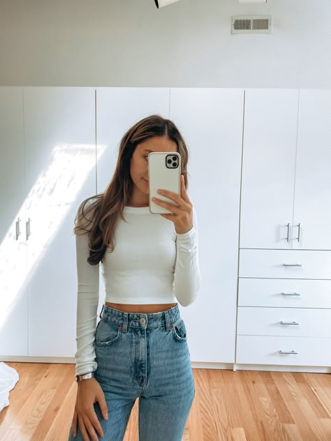 White mom jeans outfit