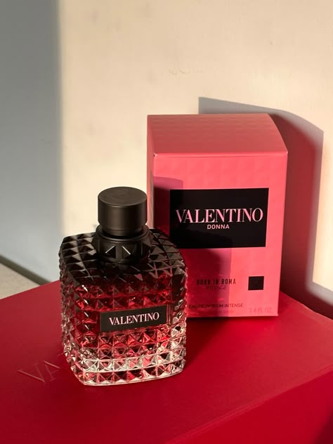 Valentino Born In Roma Intense, Valentino Perfume Woman, Born In Roma Intense, Valentino Parfum, Valentino Donna Born In Roma, Valentino Perfume, Koleksi Parfum, Collection Perfume, Born In Roma