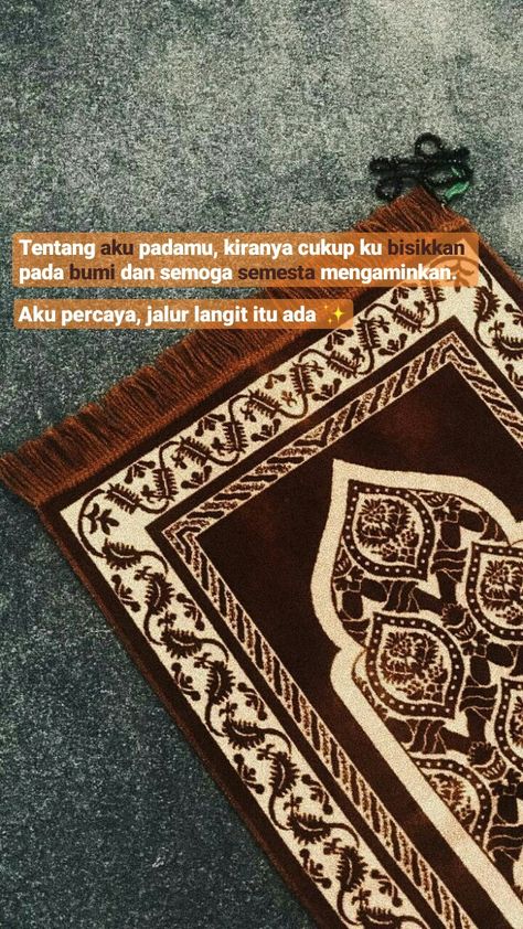 Sujud itu indah, berbisik pada bumi tapi didengar oleh langit 🌻 Sujud Sholat Aesthetic, Islamic Lockscreen, Remember Quotes, Writing Inspiration Prompts, Quran Quotes Love, Self Reminder, Quran Quotes Inspirational, Makkah, Hijab Tutorial