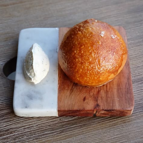 adia on Instagram: “Oven to table popular Filipino bread “pan de sal” for fourth course paired with bonito dill butter👌🇵🇭 Head to www.exploretock.com/adia to…” Bread Plating Ideas, Filipino Fine Dining, Bread Plating, Restaurant Bread, Bread Service, Dill Butter, Filipino Bread, Gastronomic Food, Bread Pan