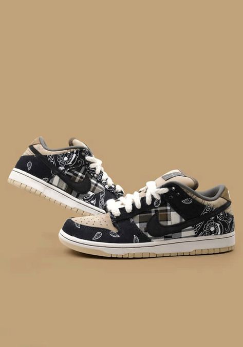 Travis Dunks, Nike Dunk Aesthetic, Vintage High-top Custom Sneakers For Streetwear, Travis Scott Dunk Low, Black Graphic Print Skate Shoes For Streetwear, Urban Graphic Print Custom Sneakers For Streetwear, Nike Sb Travis Scott, High-top Graphic Print Skate Shoes For Streetwear, Bapesta Black And White