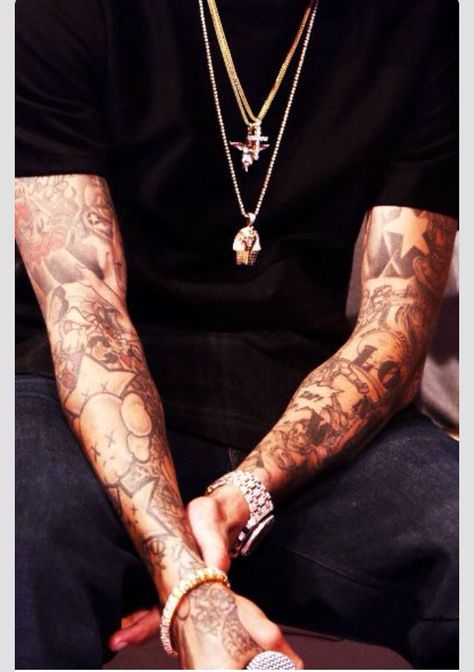 guess who's arms theses are ? Chris Brown Tattoos, Chris Brown Neck Tattoo, Brown Tattoos, Guess The Celebrity, Mens Body Tattoos, Fine Guys, Brown Babies, Celebrity Tattoos, Neck Tattoo