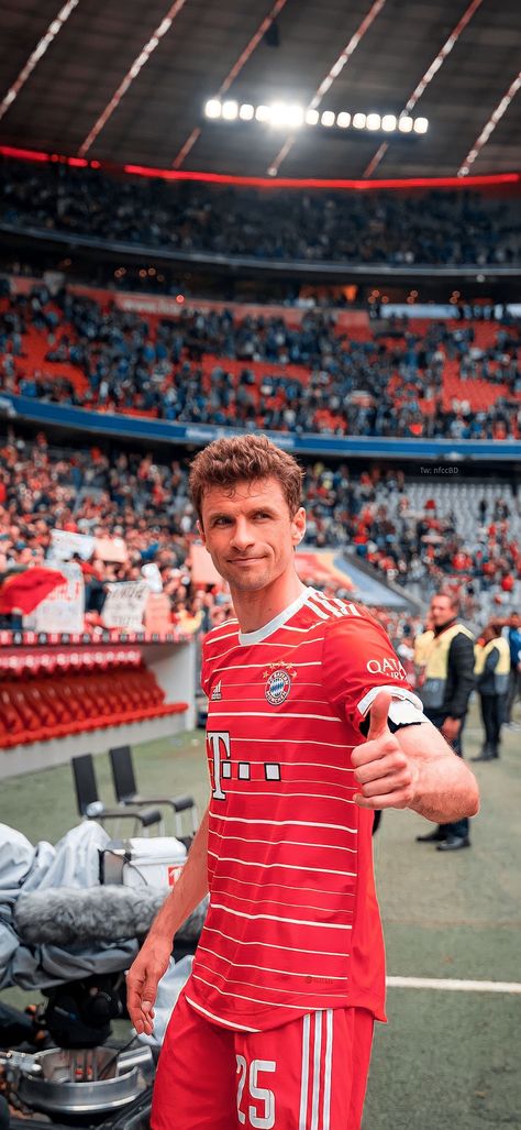 Bayern Munich Aesthetic, Thomas Muller Wallpapers, Muller Bayern, Munich Wallpaper, Munich Aesthetic, Aesthetic Jersey, Football Things, Bayern Munich Wallpapers, Thomas Muller