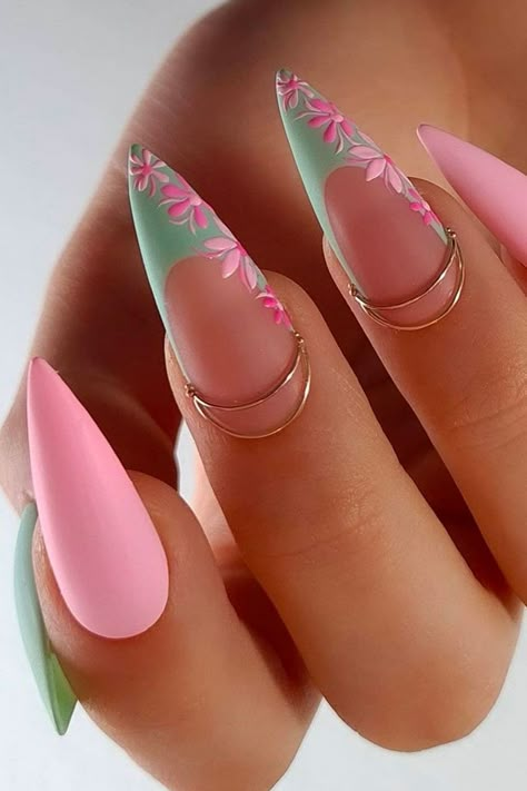 Pros and Cons of Stiletto Nails Pointy Nail Designs, Stiletto Nails Short, Stilleto Nails Designs, Unghie Sfumate, April Nails, Pointy Nails, May Nails, Stiletto Nails Designs, Almond Acrylic Nails