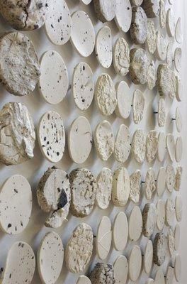 Keramik Design, Belek, Ceramic Wall Art, Sculpture Installation, White Wall, Stone Art, White Art, Ceramic Sculpture, Wall Sculptures