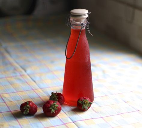 Cordial Recipes Non Alcoholic, Lavender Cordial, Herbal Cordial Recipes, How To Make Cordial, Homemade Cordial, Cordial Recipes, Grapefruit Cordial, Liqueur Recipes, Raspberry Cordial