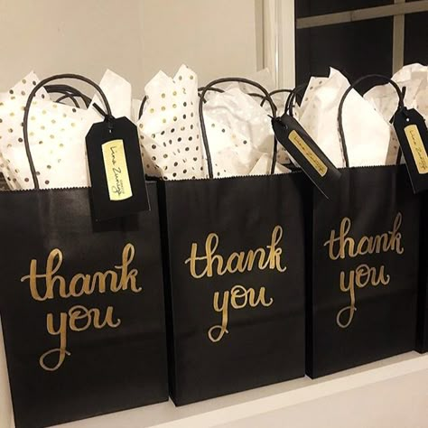 Thank You Gifts For Guests, Salon Goodie Bags Gift Ideas, Event Goodie Bag Ideas, Thank You Gift Bags Ideas, Thank You Bag, Thank You Bags Ideas, Gift Bags Ideas What To Put In, Brunch Gift Bags, Thank You Gift