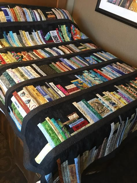 Crochet Bookshelf, Bookshelf Quilts, Book Quilts, Bookcase Quilts, Patchwork Painting, Bookshelf Quilt, Bookcase Quilt, Colchas Quilting, Cool Quilts