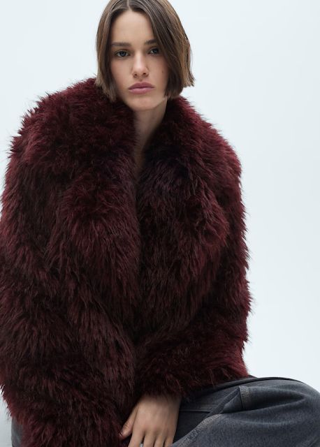 MARIA'S STYLE PLANET: FUR JACKET Fur Jacket Street Style, Oversized Winter Jacket, Burgundy Fur Coat, Burgundy Coat, Faux Coat, Jasmine Dress, Fur Jackets, Layered T Shirt, Slim Fit Casual Shirts