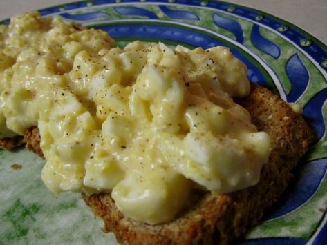 Goldenrod Eggs, Creamed Eggs On Toast, Egg Gravy, Recipes Eggs, Eggs On Toast, Eggs For Easter, Breakfast Recipies, Avocado Toast Egg, Colored Eggs