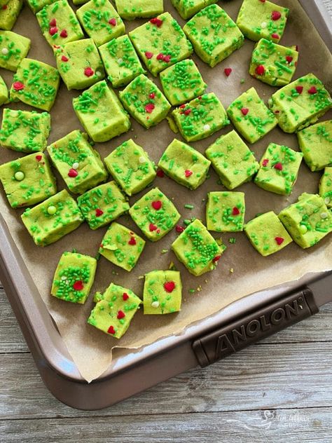 Shortbread Bites, Christmas Shortbread, Christmas Goodies, The Grinch, Shortbread Cookies, Yummy Appetizers, Christmas Baking, Bars Recipes, Baked Goods