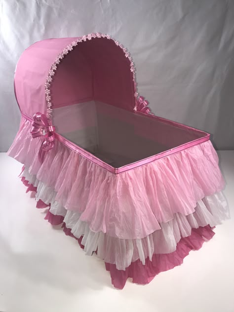 Caja cuna hecha en cartón para baby shower Baby Shower Unisex, Moldes Para Baby Shower, Baby Shower Box, Boy Baby Shower Ideas, Hello Kitty Baby, Shower Box, Diy Baby Shower Decorations, Unisex Baby Shower, Baby Shower Crafts