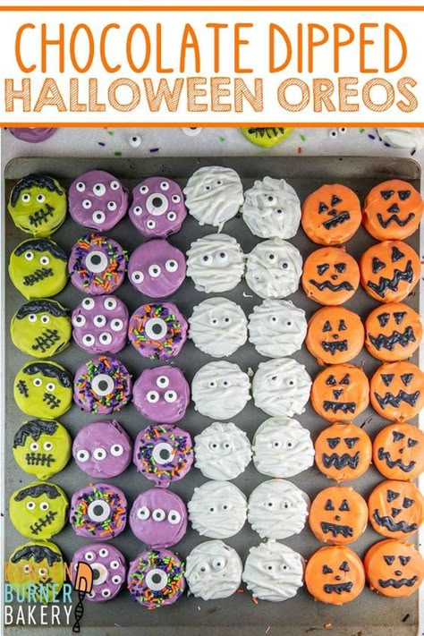 Chocolate Covered Halloween Oreos: These super easy, no bake treats are perfect for parties or treat bags! Kids love to help decorate them - and eat them, too! Halloween Oreos, Postres Halloween, Dessert Halloween, Dulces Halloween, Halloween Party Treats, Halloween Sprinkles, Easy Halloween Food, Halloween Food Treats, Halloween Treats Easy