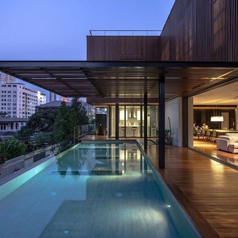 Penthouse Exterior, Penthouse With Pool, Penthouse Luxury, Luxury Penthouse, Luxury Pools, Casas Coloniales, Residential House, Roof Design, Luxury Property