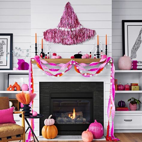 Think Pink This Halloween With Barbie-Inspired Decor Ideas — Better Homes & Gardens Halloween Color Palette, Pink Halloween Decor, Easy Diy Ideas, Halloween Decor Ideas, Barbie Halloween, Party Streamers, Decorating Advice, Pink Holiday, Pink Foil