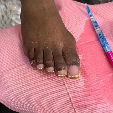 Gold Toe Nails, Gold Tip Nails, French Toe Nails, Glitter Toe Nails, Foil Nail Designs, Nyc Nails, Gel Toe Nails, Acrylic Toes, Acrylic Toe Nails