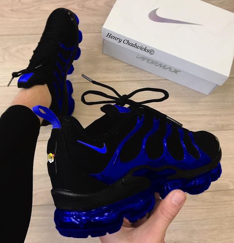 Tns Shoes, Nike Shoes Women Fashion, Pretty Sneakers, Vapor Max, Nike Fashion Shoes, Jordan Shoes Girls, All Nike Shoes, Purple Sneakers, Nike Air Shoes