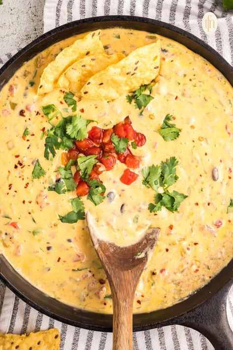 Velvets Nacho Dip, Crockpot Nacho Cheese Dip Velveeta, Hamburger Dip Velveeta, Queso Dip Crockpot Velveeta, Velveeta Dip Recipes, Cheese Dip Velveeta, Cheese Dip Recipes Velveeta, Velvetta Cheese Dip, Velveeta Cheese Recipes