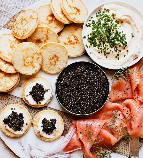 Caviar Board Hosting Era, Caviar Appetizers, Rich Wife, Caviar Recipes, Braised Chicken, Holiday Menus, Calendar Girls, Chicken Livers, Food Platters