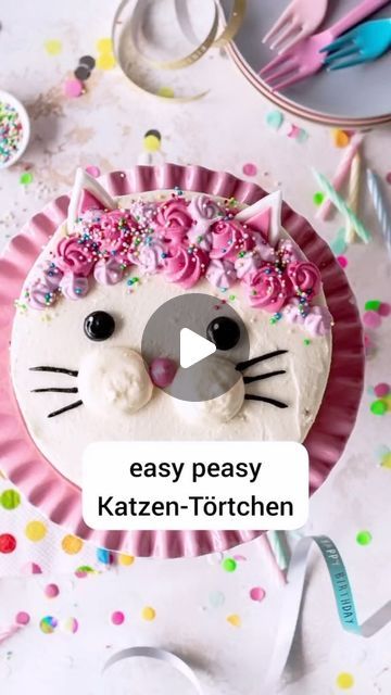 Cat Cake Diy Easy, Easy Cat Cakes For Kids, Cat Cake Diy, Cat Theme Cake Kid Birthdays, Cat Cake Decoration, Cat Party Cake, Kitty Cakes Birthdays, Cat Cakes For Kids, Diy Cat Cake