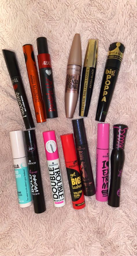 Mascara Collection Aesthetic, Mascaras Aesthetic, Mascara Aesthetic, Selfcare Essentials, Mascara Collection, Brown Hairstyles, Mascara Brands, Pink Makeup Brush, Mascara Set