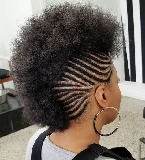 Mohawk With Braided Sides For Natural Hair Natural Mohawk, Hairstyles Mohawk, Natural Hair Mohawk, Braided Mohawk Hairstyles, Side Cornrows, Cabello Afro Natural, Mohawk Braid, Transitioning Hairstyles, Protective Hairstyles For Natural Hair