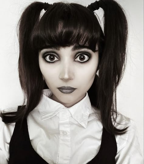 Elsa Frankenweenie Costume, Tim Burton Halloween Costumes Women, Tim Burton Costume Ideas Women, Tim Burton Halloween Makeup, Disfraces Tim Burton, Tim Burton Inspired Makeup, Tim Burton Aesthetic Makeup, Tim Burton Hairstyles, Halloween Makeup Tim Burton